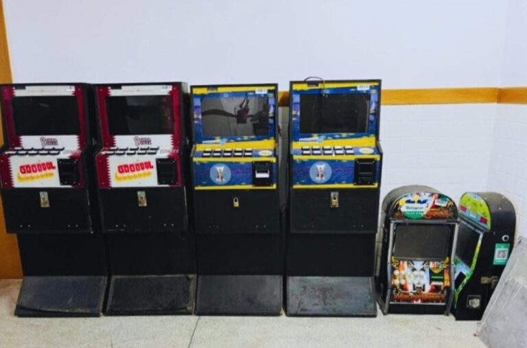 pm-apreende-maquinas-caca-niqueis-feira-x-feira-de-santana-foto-policia-militar