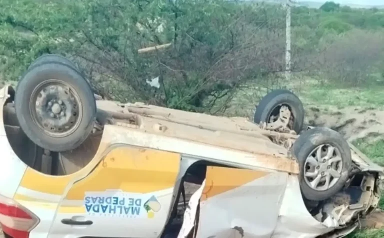 7219-achei-sudoeste-malhada-de-pedras-acidente-carro-oficial-da-prefeitura