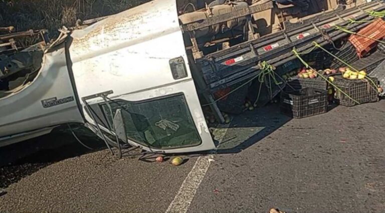 Acidente-caminhao-manga-e-maracuja-Foto-Carlito-Filho-Marcos-Frahm-2-181125