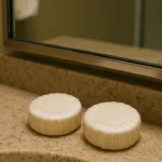 Como-impedir-que-o-espelho-do-banheiro-embace-usando-truques-de-hotel-1280x720-1