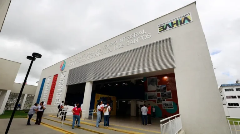 Em-SAJ-governador-entrega-novo-colegio-57-viaturas-policiais-e-autoriza-ampliacao-de-hospital-6