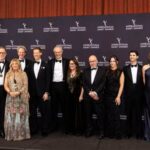 Equipe-de-Fallen-comemora-premio-no-Emmy-Internacional-2025-Foto-Rodolfo-Sanches-251125