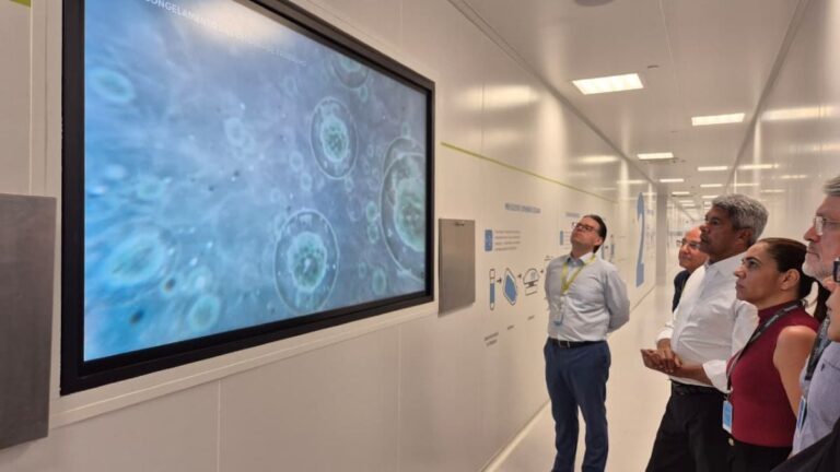 Foto-Fidelis-MeloGOVBA-4-Bahia-vai-produzir-quatro-medicamentos-para-tratamento-de-cancer-e-doencas-raras