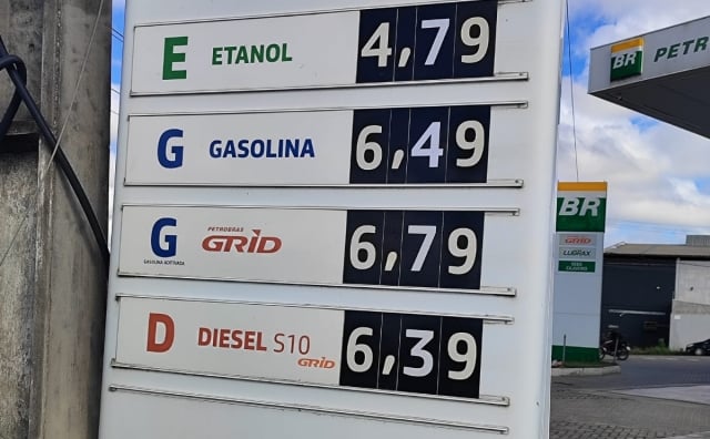 Posto-de-combustiveis-ft-ed-santos-acorda-cidade1