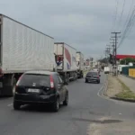 Transito-proximo-a-redes-atacadistas-marginais-do-Anel-de-Contorno-ft-paulo-jose-acorda-cidade