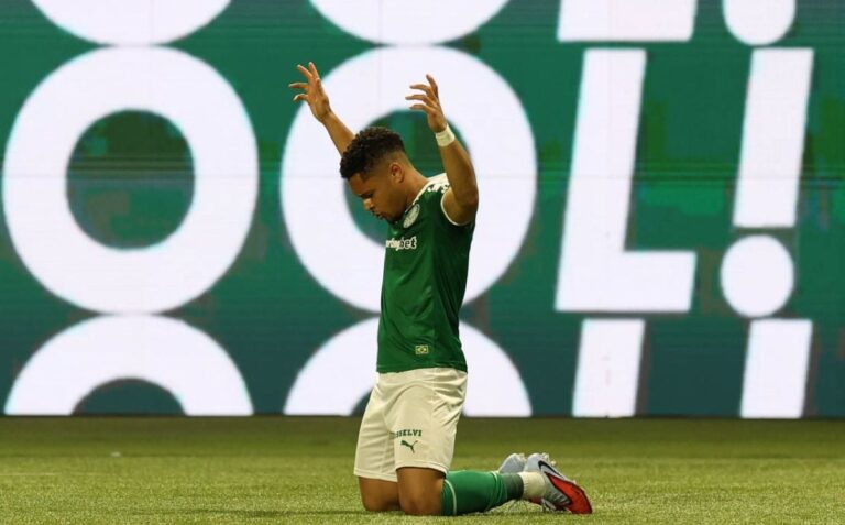 Vitor-Roque-Palmeiras-foto-cesar-grecor-by-canon