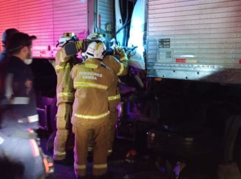 acidente-Motorista-morre-apos-colisao-entre-duas-carretas-na-BR-324-em-Tanquinho