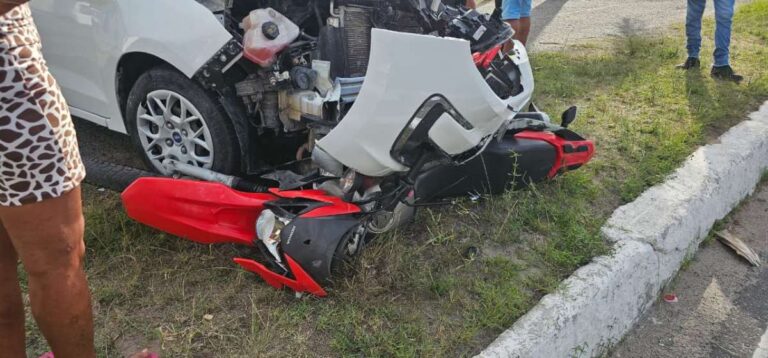 acidente-entre-motocicleta-e-carro-foto-pj-acorda-cidade-8
