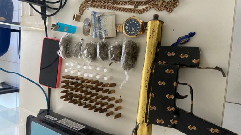 arma-e-drogras-apreendidas-em-Santa-Barbara-foto-reproducao