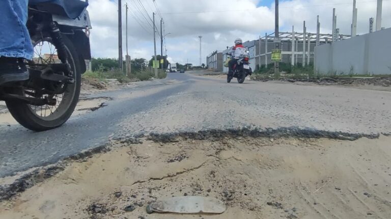 buracos-na-antiga-estrada-dop-frances-foto-ed-santos-acorda-cidade-05