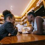 crianca-negra-leitura-foto-Criancas-lendo-na-biblioteca-do-Instituto-Pro-Saber-SP-Foto-Nego-Junior-1-1