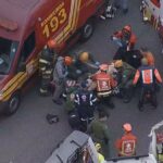 ocorristas-fazem-resgate-de-vitima-de-acidente-de-caminhao-em-SP