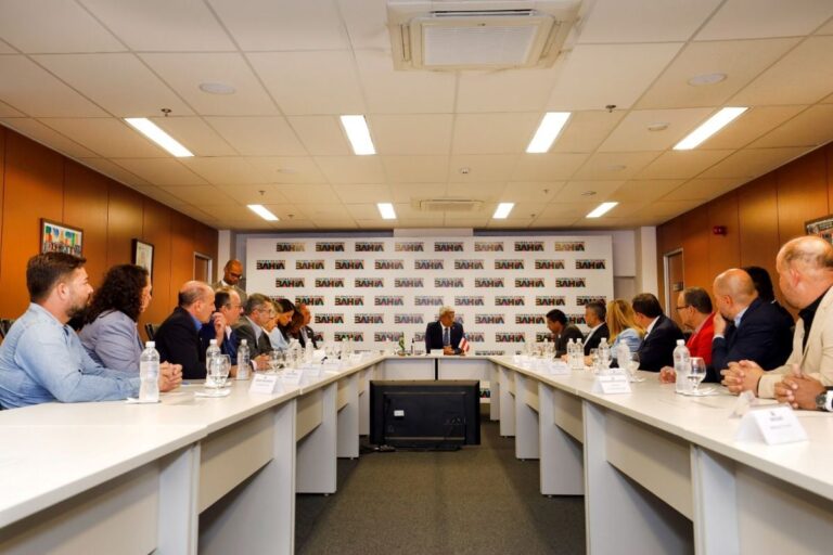 ordem-de-servico-para-restauracao-da-BA-052-durante-reuniao-com-o-prefeito-1