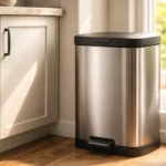 Esse-ajuste-simples-na-posicao-da-lixeira-evita-odores-persistentes-na-cozinha-1280x720-1