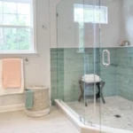 Mistura-caseira-cria-sabao-invisivel-que-protege-o-box-e-evita-acumulo-de-gordura-e-respingos-1280x720-1