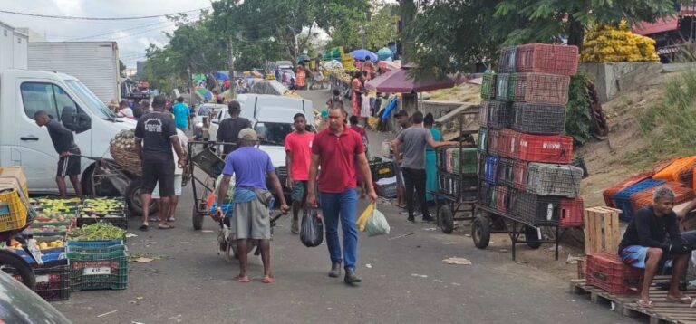 Procura-por-produtos-para-ceia-natalina-movimenta-Centro-de-Abastecimento-de-Feira-de-Santana-Foto-Paulo-Jose-Acorda-Cidade-5