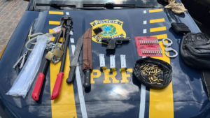 apreensao-de-arma-e-prisao-de-homem-em-Conceicao-da-Feira-foto-divulgacao-PRF-