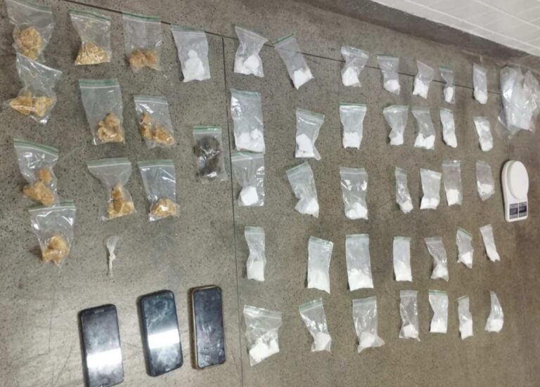 apreensao-de-drogas-bairro-novo-horizonte-foto-policia-militar