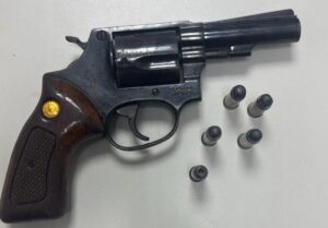 arma-de-fogo-apreendida-foto-policia-militar