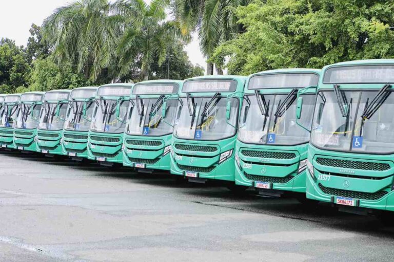 compra-de-onibus-em-salvador-foto-lucas-moura-secom-pms-1