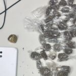 homem-preso-por-suspeita-de-trafico-de-drogas-no-bairro-asa-branca-em-feira-de-santana-foto-reproducao-pmba