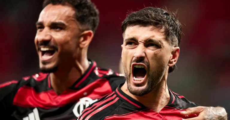 jogadores-do-flamengo-comemorando-a-vitoria-foto-Foto-Gilvan-de-Souza-Flamengo