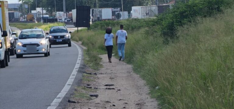 passeio-acostamento-viaduto-da-cerb-feira-de-santana-foto-paulo-jose-acorda-cidade-08