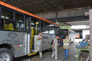 vistoria-dos-onibus-foto-cau-preto-1