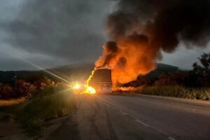 Acidente-na-BA-262-em-Anage-Foto-WhatsApp-Achei-Sudoeste