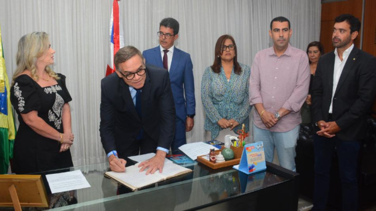 Deputado-Luciano-Ribeiro-Deputada-Ivana-Bastado-cerimonia-de-posse-na-Alba-Foto-Juliana-Andrade-Agencia-Alba-