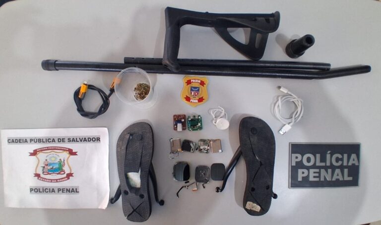 Idosa-e-flagrada-tentando-entrar-com-drogas-e-eletronicos-escondidos-em-muleta-e-chinelo-na-Cadeia-Publica-de-Salvador-Foto-Seap