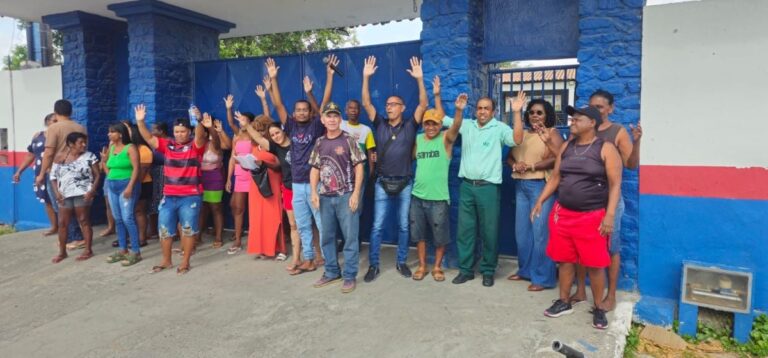 Manifestacao-protesto-contra-municipalizacao-de-colegio-estadual-no-bairro-baraunas-em-Feira-de-Santana-Foto-Paulo-Jose-Acorda-Cidade-1