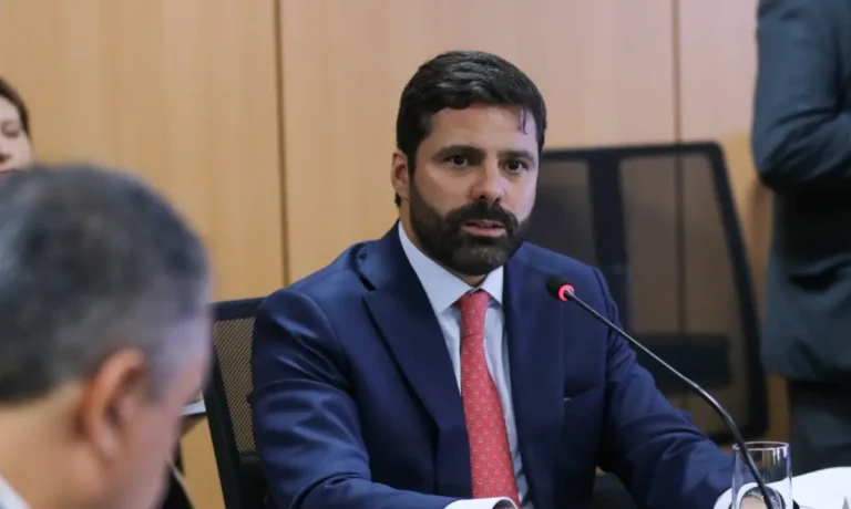 Manoel-Carlos-de-Almeida-Neto-ministro