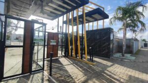 Moradores-de-condominio-na-Travessa-Chacara-Mirineu-reclamam-de-quedas-de-energia-Foto-Ed-Santos-Acorda-Cidade-3