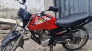 Moto-apreendida-com-sinali-de-adulteracao-em-Amelia-Rodrigues-foto-reproducao-PM-
