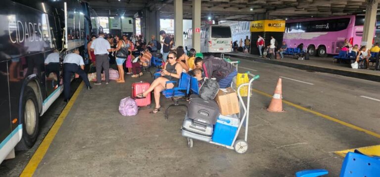 Periodo-de-ferias-movimenta-Rodoviaria-de-Feira-de-Santana-Foto-Paulo-Jose-Acorda-Cidade
