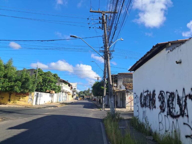 Poste-caindo-no-Cj-Morada-das-Arvores