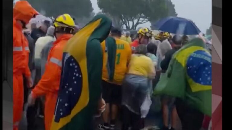 Raio-cai-em-Brasilia-e-apoiadores-do-ex-presidnete-Bolsonaro-ficam-feridos-foto-reproducao-redes-sociais-