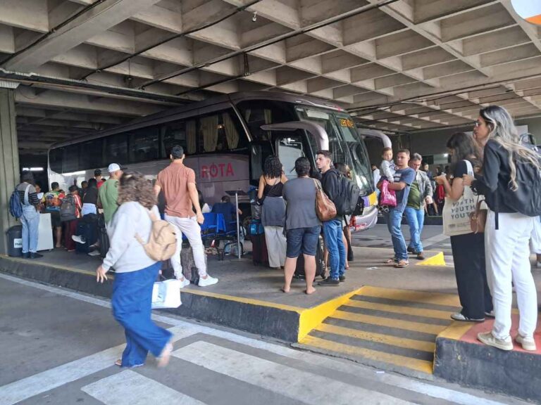 Sao-Joao-e-Corpus-Christi-movimentam-rodoviaria-de-Feira-de-Santana3