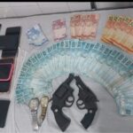Suspeitos-de-assalto-a-comercio-sao-presos-com-armas-celulares-e-dinheiro-