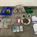 apreensao-de-drogas-com-mulher-no-conjunto-Feira-X-em-Feira-de-Santana-foto-reproducao-