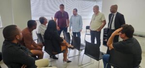 empresarios-reuniao-no-cartorio-de-Feira-de-Santana-1o-Oficio-de-Registro-de-imoveis-foto-Paulo-Jose-Acorda-Cidade-01