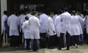 estudantes-de-medicina-revalida-Foto-Fabio-Rodrigues-Pozzebom-Agencia-Brasil