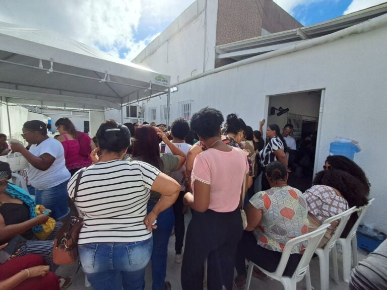 fundacao-hospitalar-de-feira-de-santana-muitao-para-cirurgia-para-mamas-gigantes-foto-ney-silva-acorda-cidade-