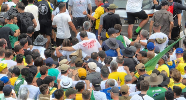 manifetsantes-Michele-Bolsonaro-foto-reproducao-redes-sociais-