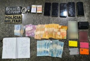 material-apreendido-com-tres-suspeitos-de-particar-golpes-contra-idosos-foto-Divulgacao-Ascom-PCBA