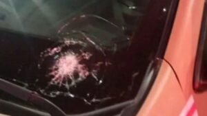 parabrisa-da-viatura-da-PM-confronto-em-Salvador-Foto-divulgacao-