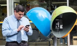 telefonia-orelhao-rafaelneddermeyer-fotospublicas