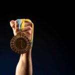 vencedor-medalha-vitorioso-vencer-podio-foto-freepik