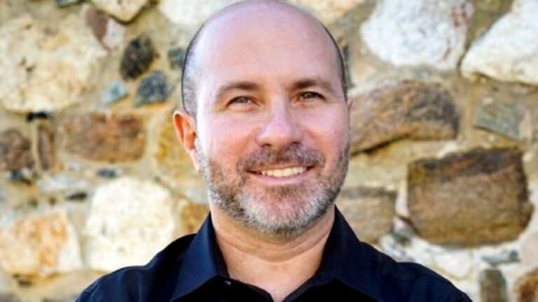 Com-uma-trajetoria-marcada-por-experiencias-em-turismo-de-luxo-e-tecnologia-Elias-Abud-se-destacou-como-um-profissional-admirado-foto-Divulgacao-Divulgacao-1